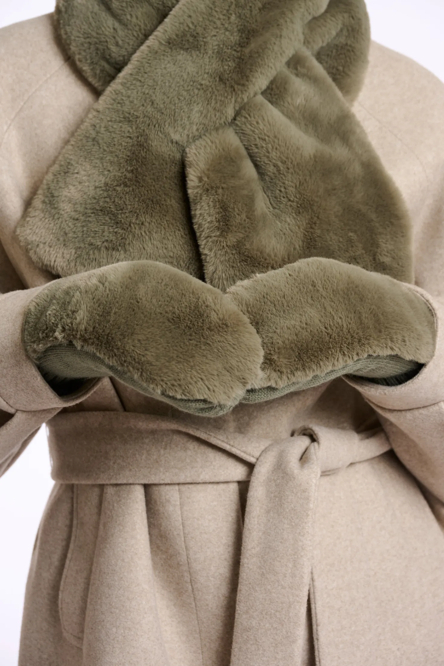 Oxo faux fur gloves