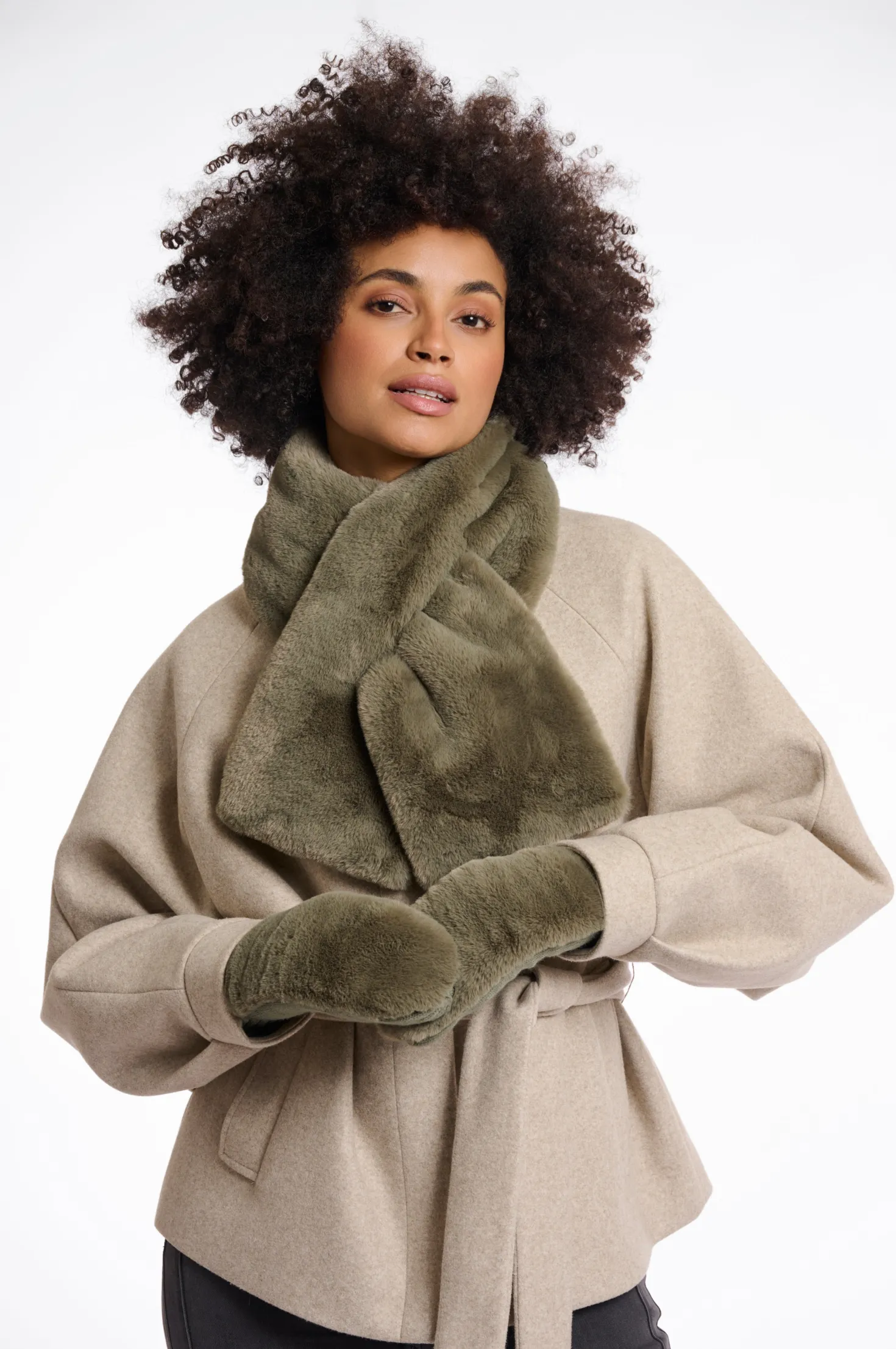 Oxo faux fur gloves