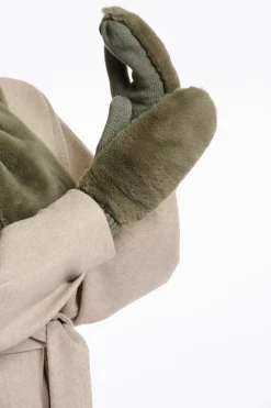 Oxo faux fur gloves