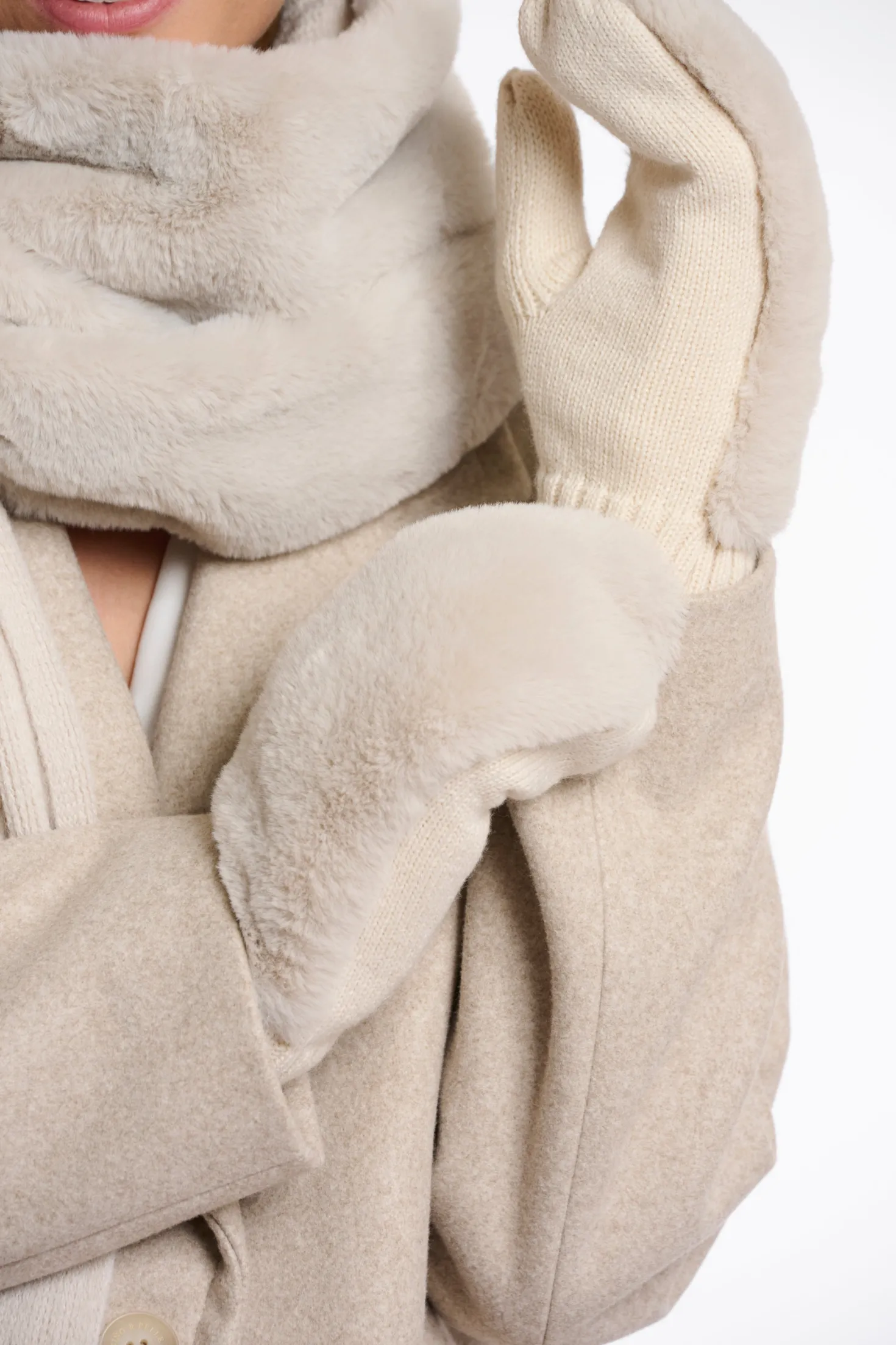 Oxo faux fur gloves